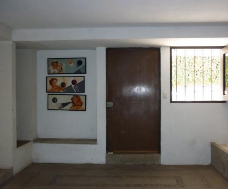 {"esp":"Entrada","ing":"Entrance"}