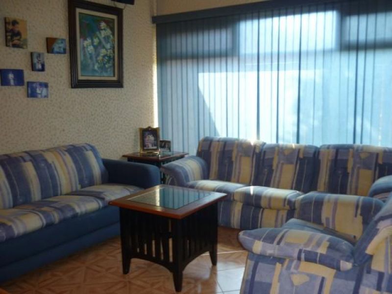 {"esp":"Sala en bungalow","ing":"Living at bungalow"}