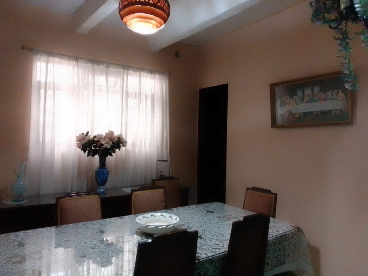 {"esp":"Comedor y alacena","ing":""}