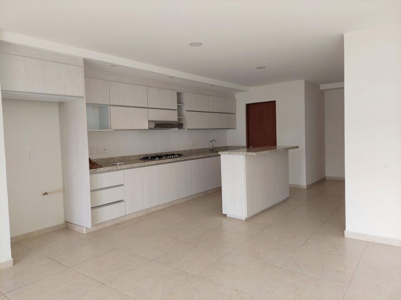 {"esp":"cocina equipada","ing":""}