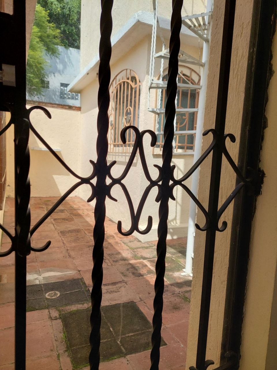 {"esp":"Patio interior","ing":""}